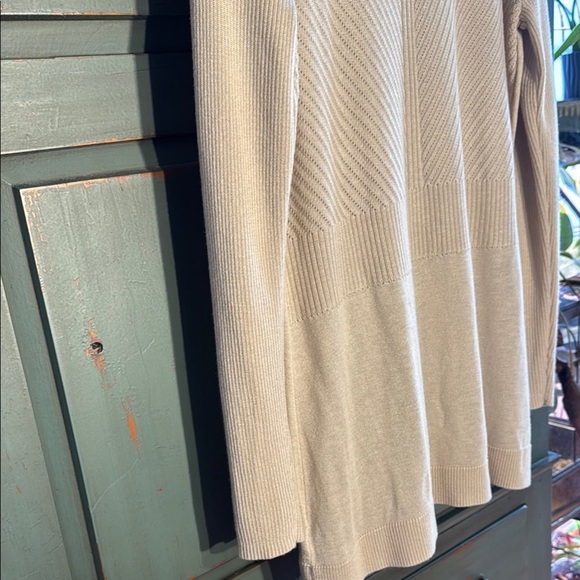 EUC Liz Claiborne Cream Cardigan Sweater Lightweight Knit Open Front - Picture 6 of 7